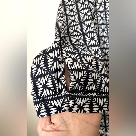 J. Crew Navy and White Pattern Blouse Size XS - Picture 4 of 7